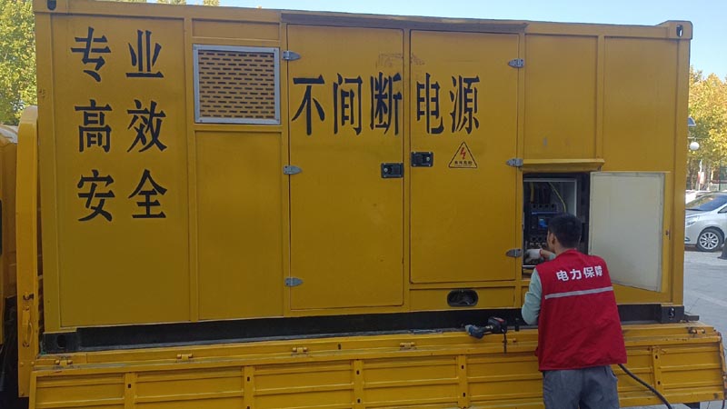 张店柴油发电机组和UPS电源配合使用时，如何避免切换过程中的电力中断？